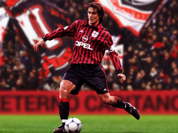 Paolo Maldini là một trong những hậu vệ hay nhất thế giới, biểu tượng của AC Milan