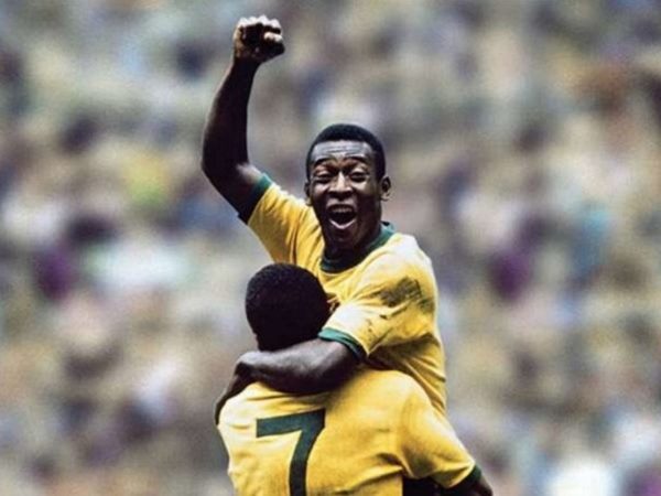Pelé là một trong những tiền vệ vĩ đại nhất trong lịch sử bóng đá Brazil