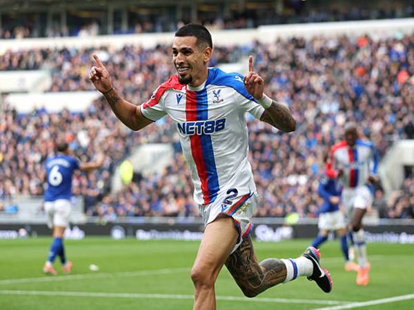 Daniel Muñoz – “cỗ máy chạy biên” của Crystal Palace