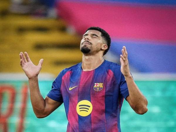 Tin bóng đá: Araujo thiết lập kỷ lục sánh ngang Neymar