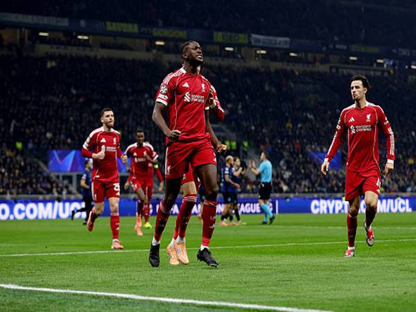 Tin Liverpool: HLV Arne Slot khen hết lời trung vệ Ibrahima Konate