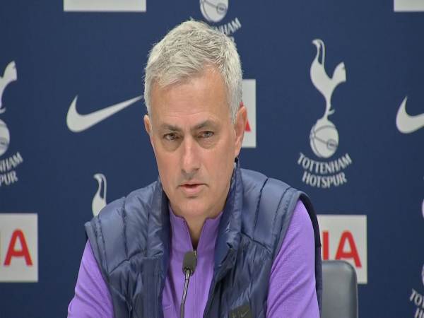 Huấn luyện viên José Mourinho